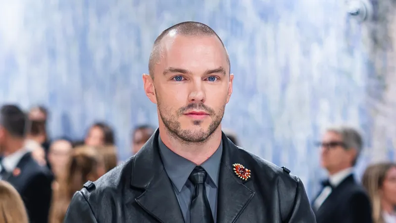 Nicholas Hoult, Gilderoy Lockhart rolüne hayat verecek