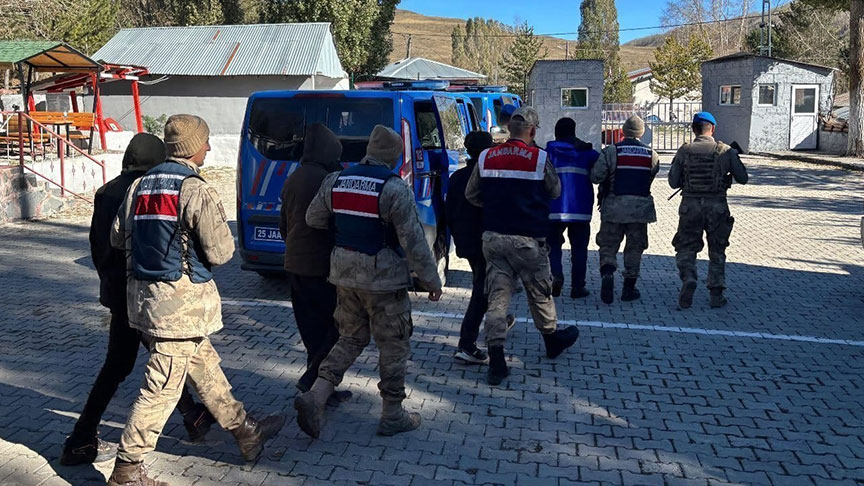 Jandarma operasyonuyla 12 düzensiz göçmen yakalandı