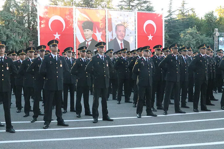 Bursa'da mezuniyet töreni: Jandarma astsubayları göreve hazır
