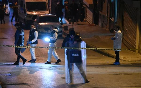 Küçükçekmece'de restoran saldırısı: Müşteri ve işletme sahibi yaralandı