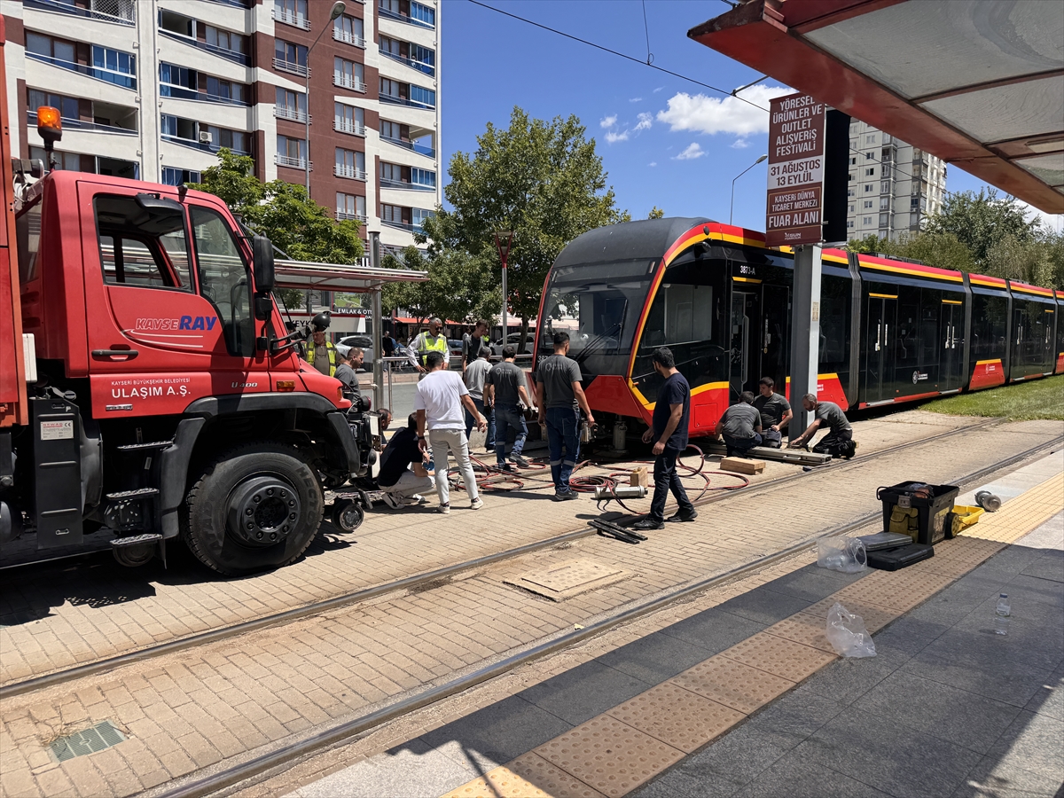 Kayseri'de 24 yaşındaki genç tramvayın altında kalarak can verdi