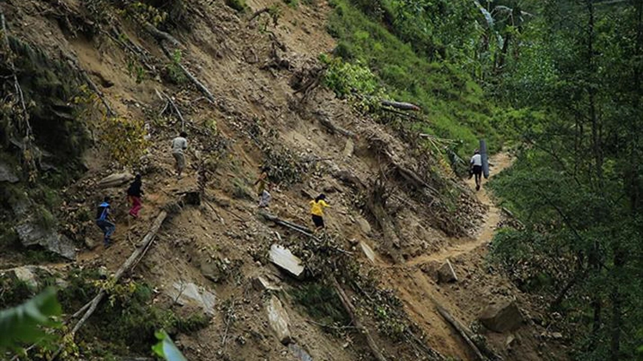 Heyelan felaketi Nepal'i vurdu: 7 kişi yaşamını yitirdi