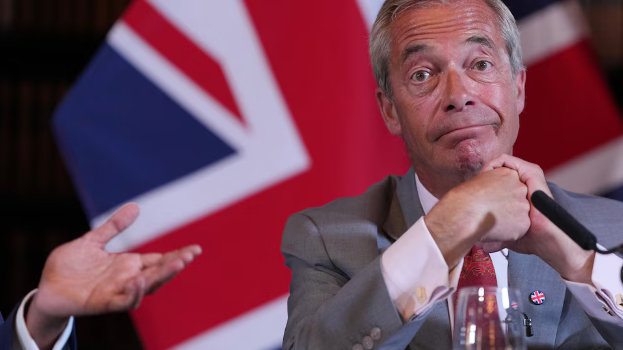 Aşırı sağcı Farage, İngiltere'de milletvekili seçildi