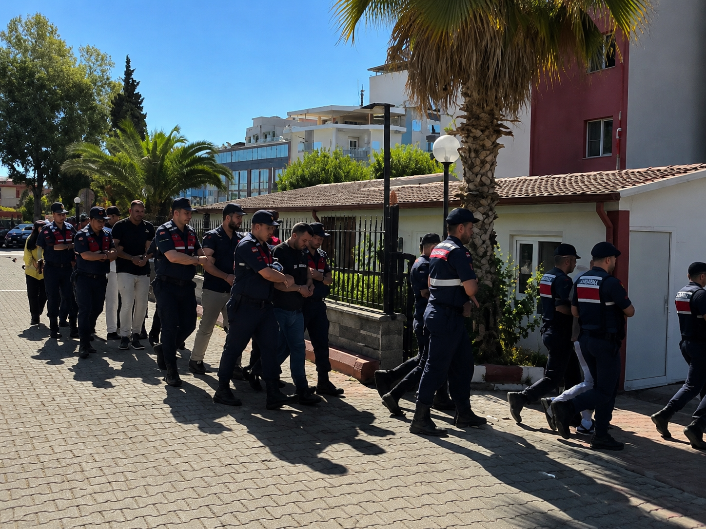 Batman'da kripto dolandırıcıları için şafak vakti operasyonu