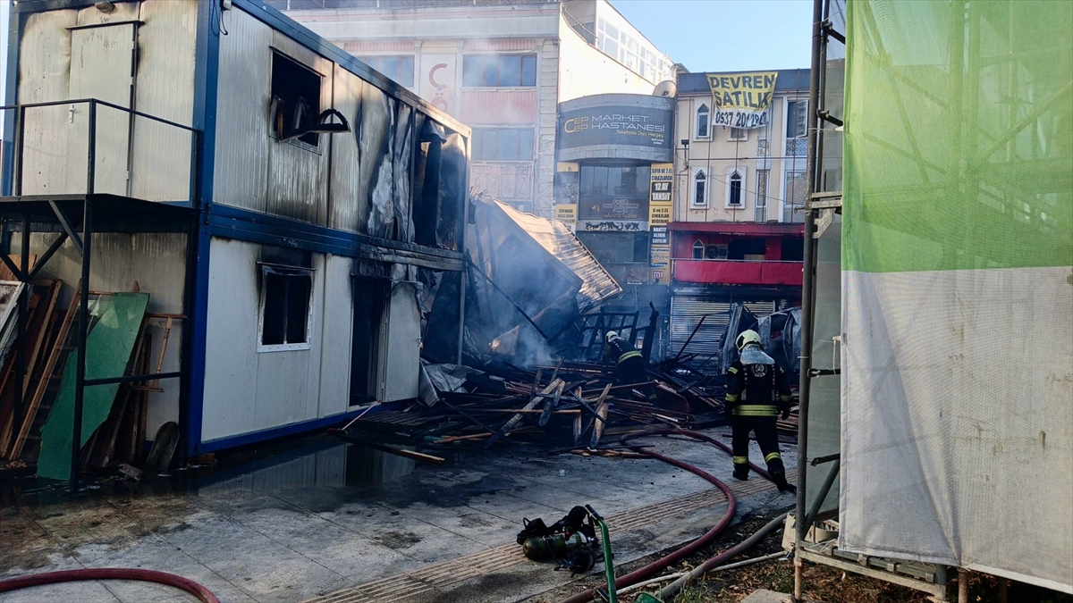 Kocaeli'de yangın paniği: İki iş yeri alevler içinde kaldı