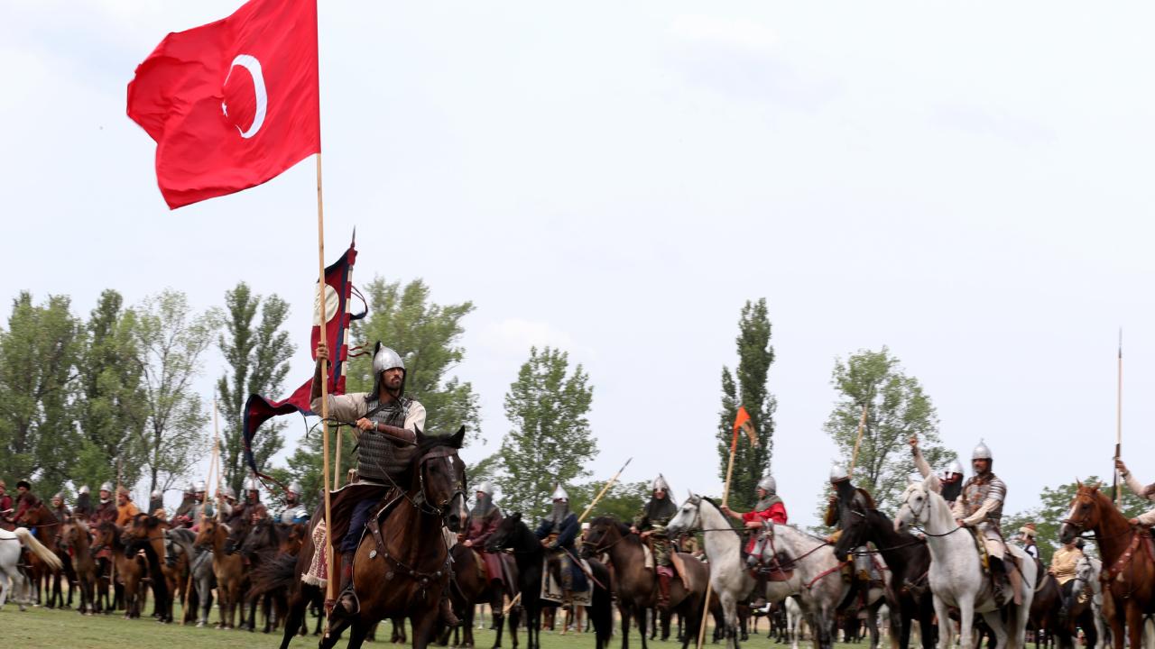Büyük Hun-Türk Kurultayı başladı: 27 Türk topluluğu buluştu