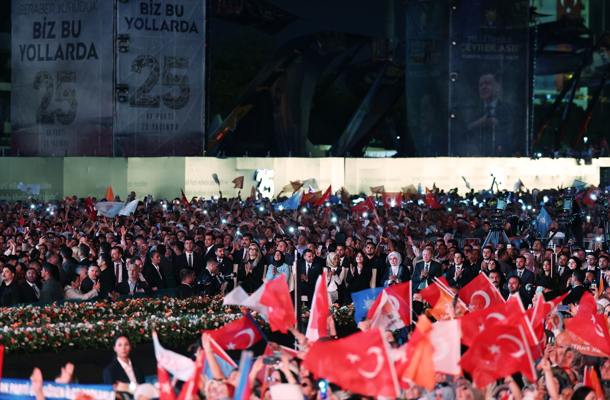 AK Parti 25. yılını coşkuyla kutladı: 100 bin kişi bir araya geldi