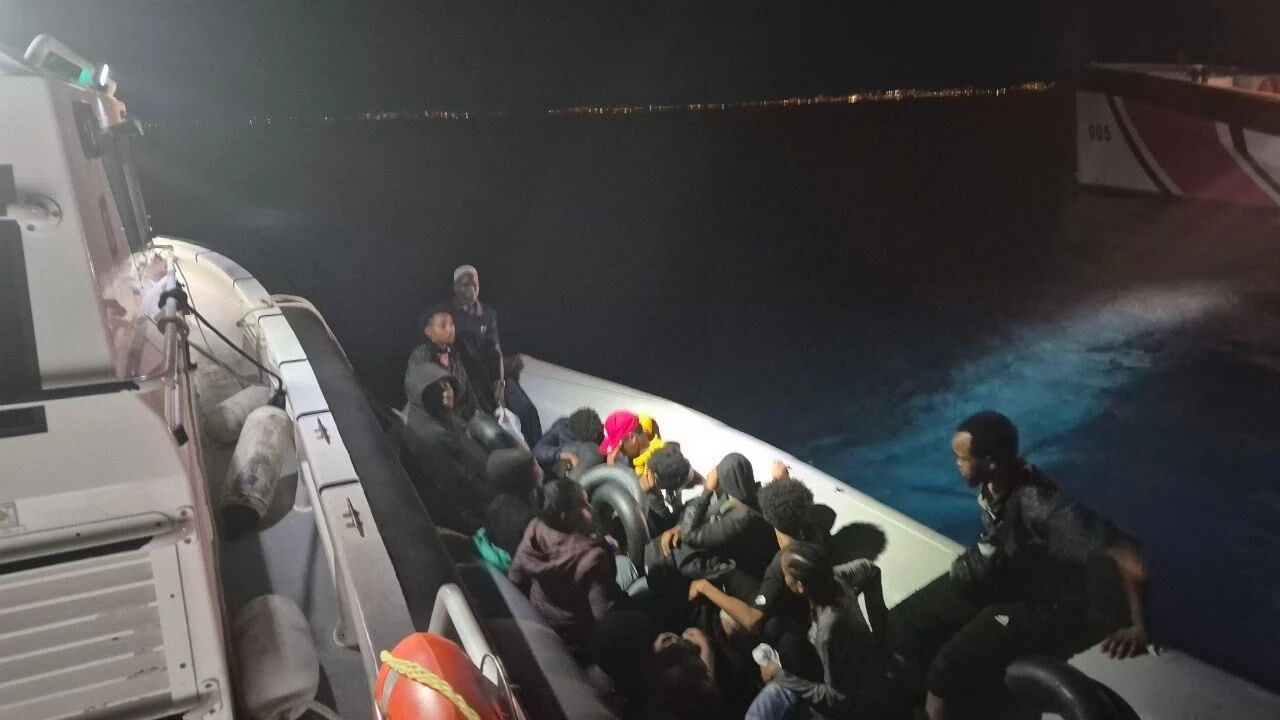 İzmir'de 49 göçmen yakalandı, 2 şüpheli gözaltında