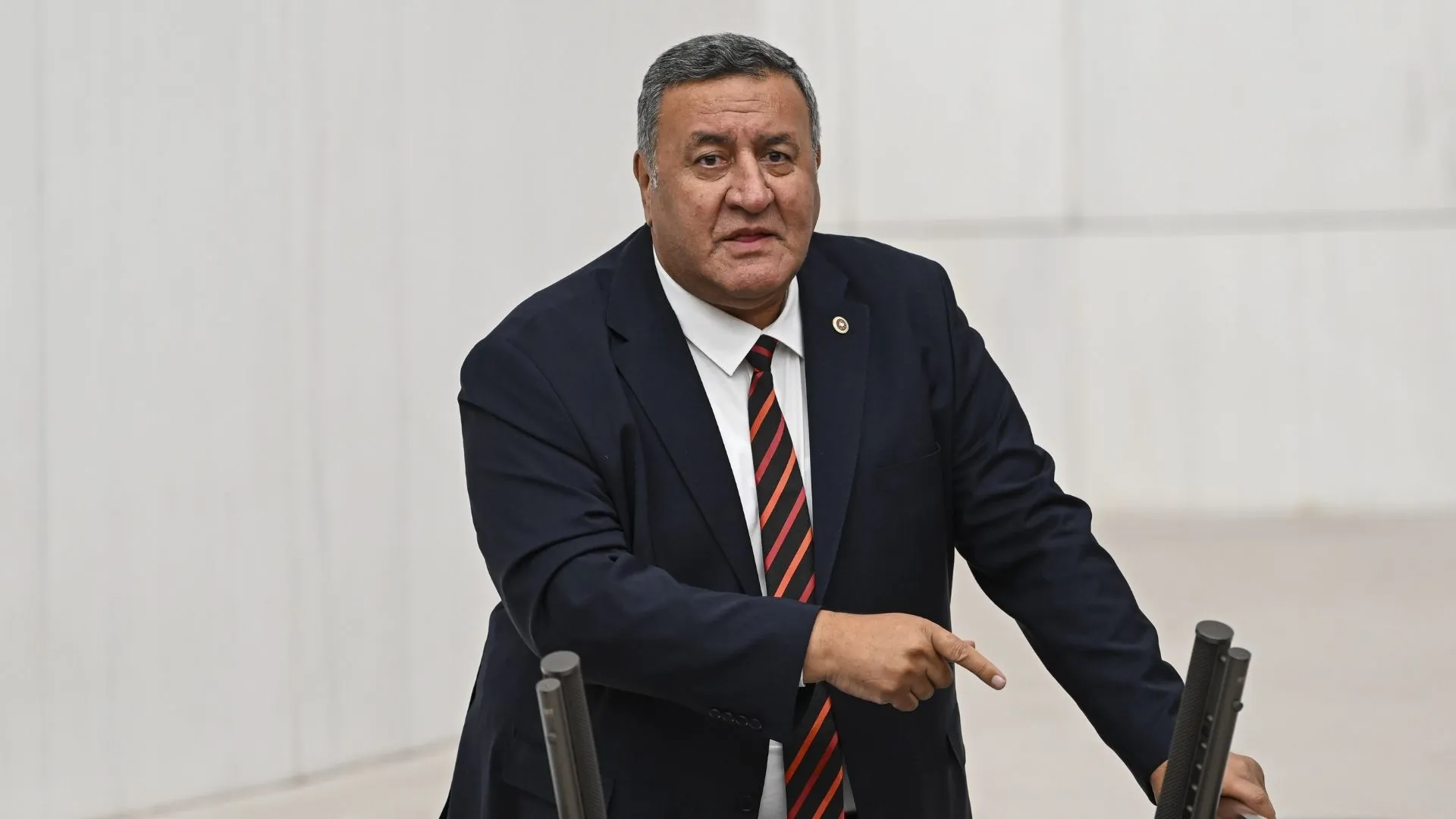 CHP’li Gürer: Pazarda ürün var, emekli bakıp geçiyor