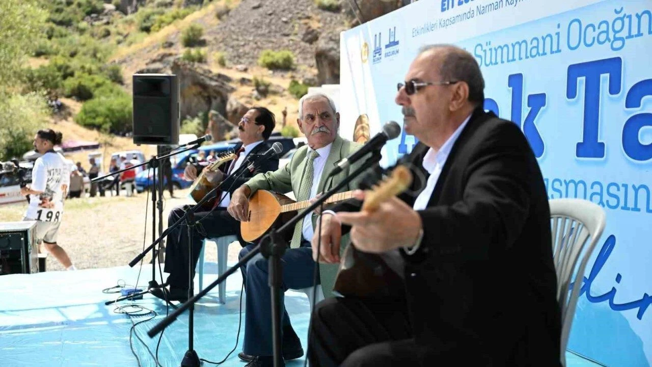 Narman'da aşıklar türkülerle Sümmani'yi andı
