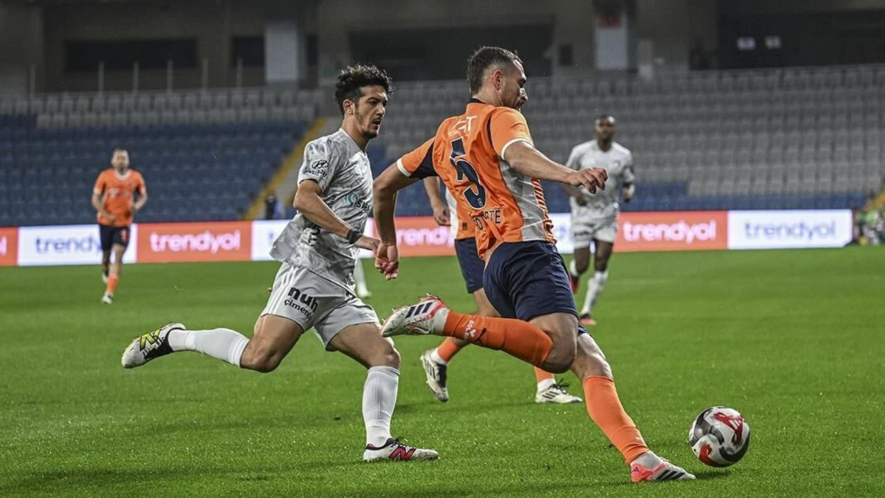 İlk yarıda Operi'nin golüyle Başakşehir öne geçti