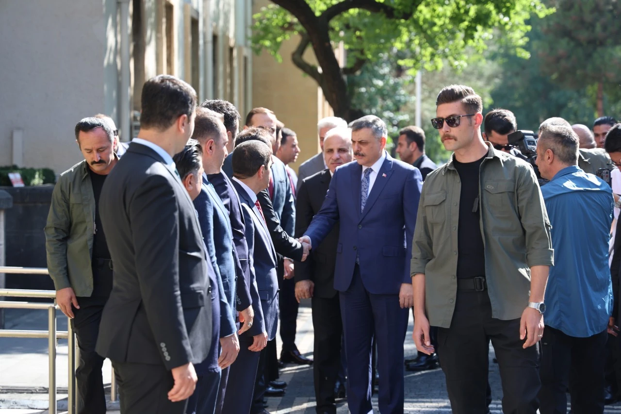 Bakan Çiftçi, Diyarbakır'da güvenlik zirvesi gerçekleştirdi