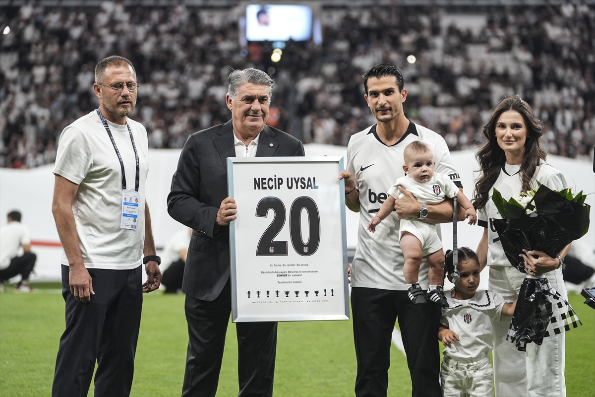 Beşiktaş efsanesi Necip Uysal için özel veda töreni yapıldı