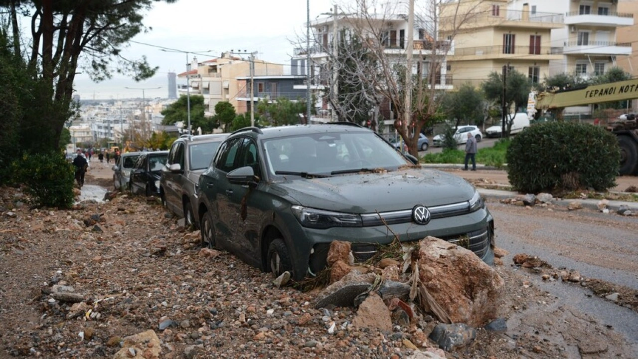 Mora Yarımadası'nda sel felaketi: 140 ton yağış kaydedildi