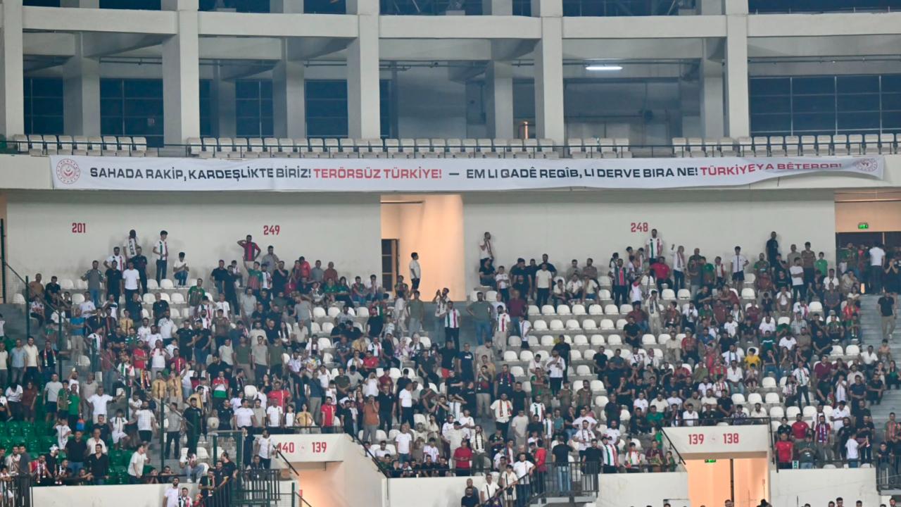 Aile ve Sosyal Hizmetler Bakanlığı'ndan pankart: Kardeşlikte biriz
