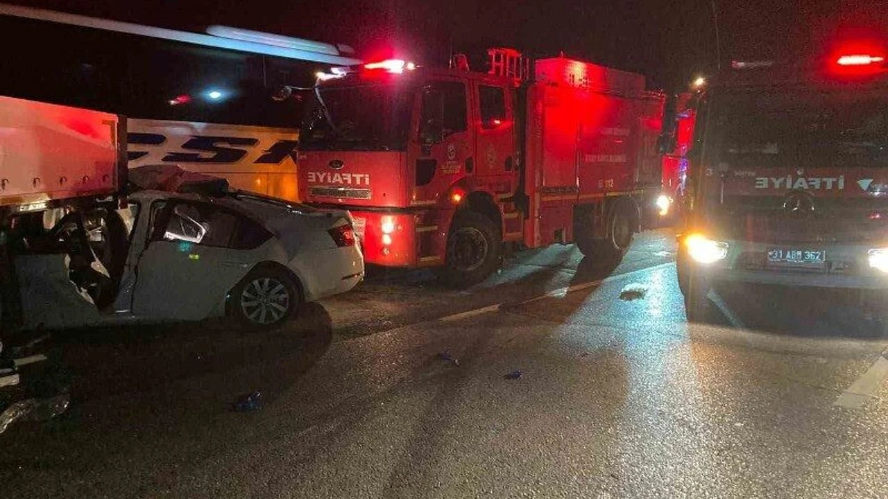 Tırın makaslaması faciaya yol açtı: 3 ölü