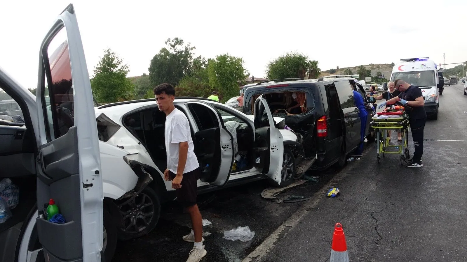Manavgat'ta zincirleme kaza: 17 kişi yaralandı