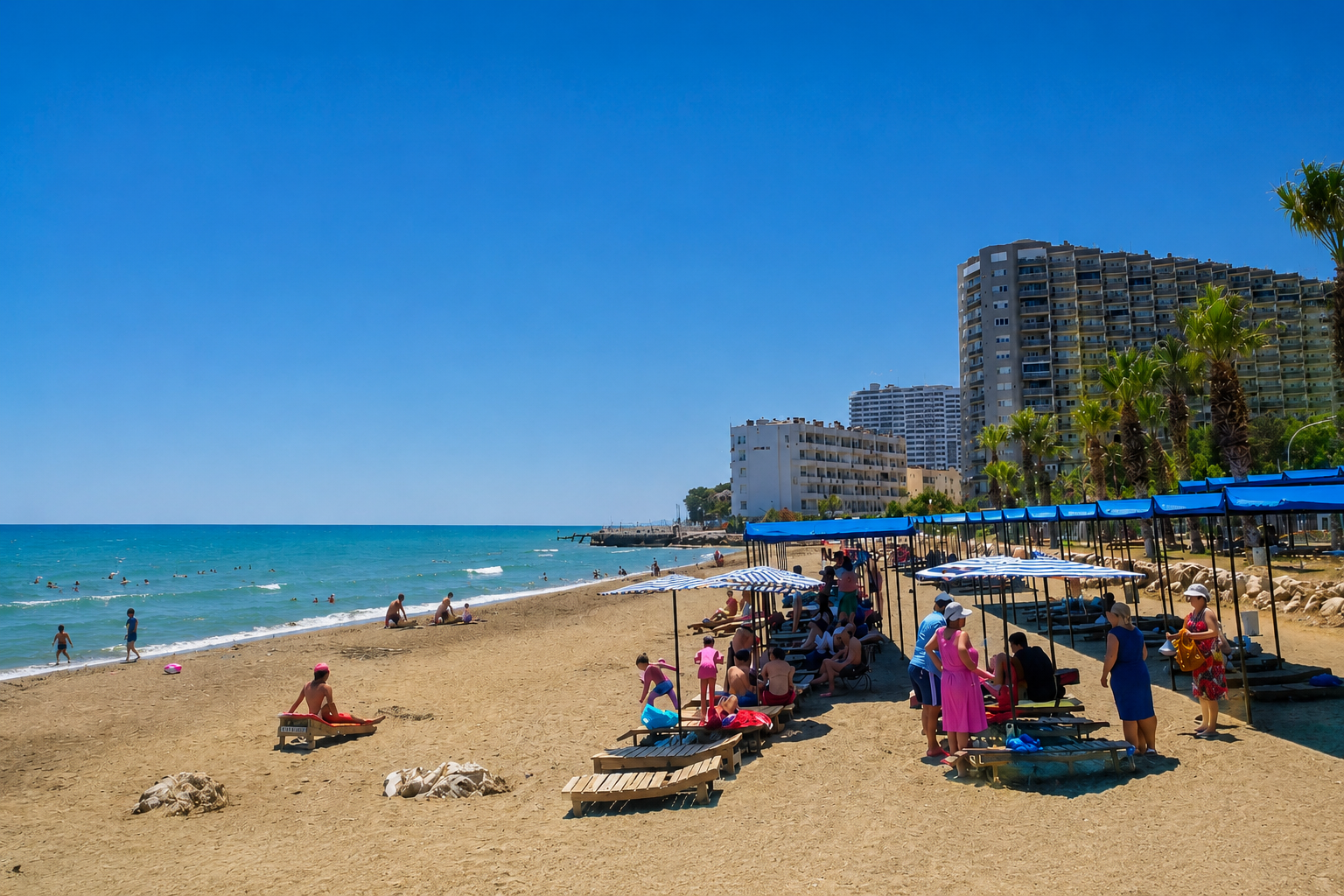 Mersin'de sıcak hava etkiliyor: Plajlar dolup taşıyor
