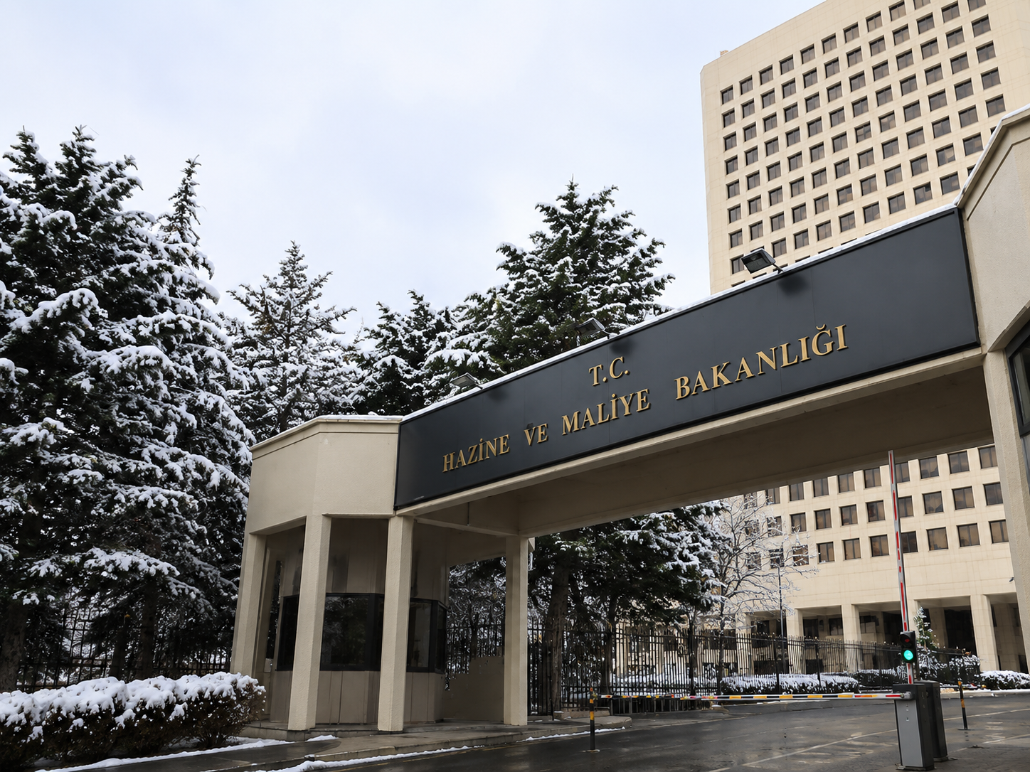 Hazine yeni tahvilleri ihraç etti: Borçlanma devam ediyor