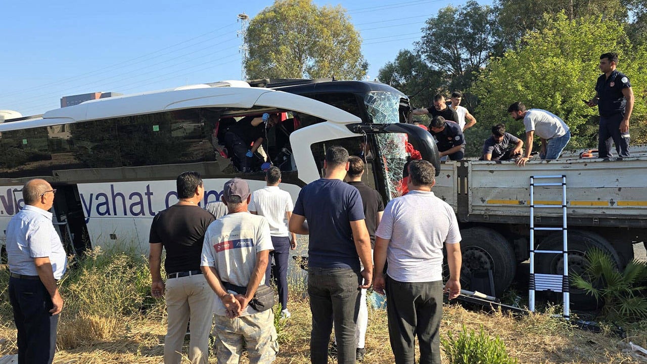 Milas’ta yolcu otobüsü kazası: Ölü ve yaralılar var