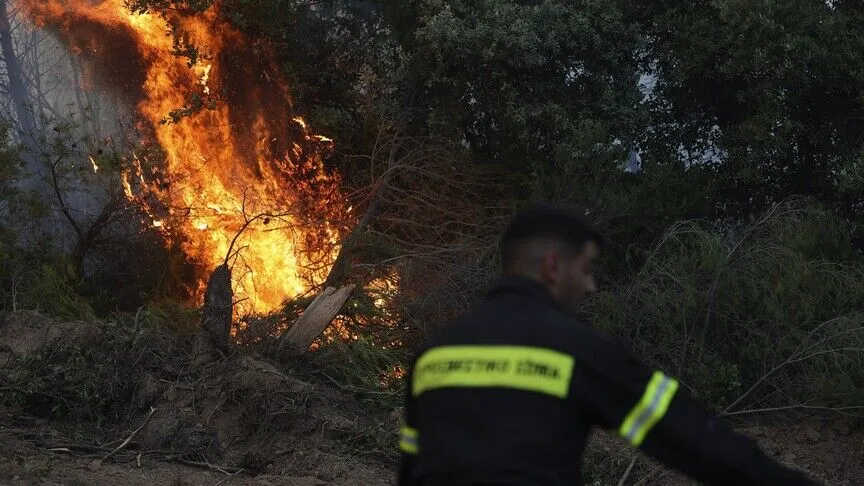 Yunanistan'da yangın alarmı: 41 bölgede yangın çıktı