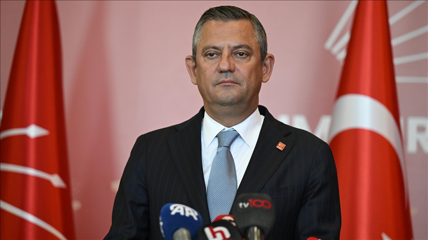 Özgür Özel, bıçaklı saldırıyı kınadı: Sorumlular hesap vermeli