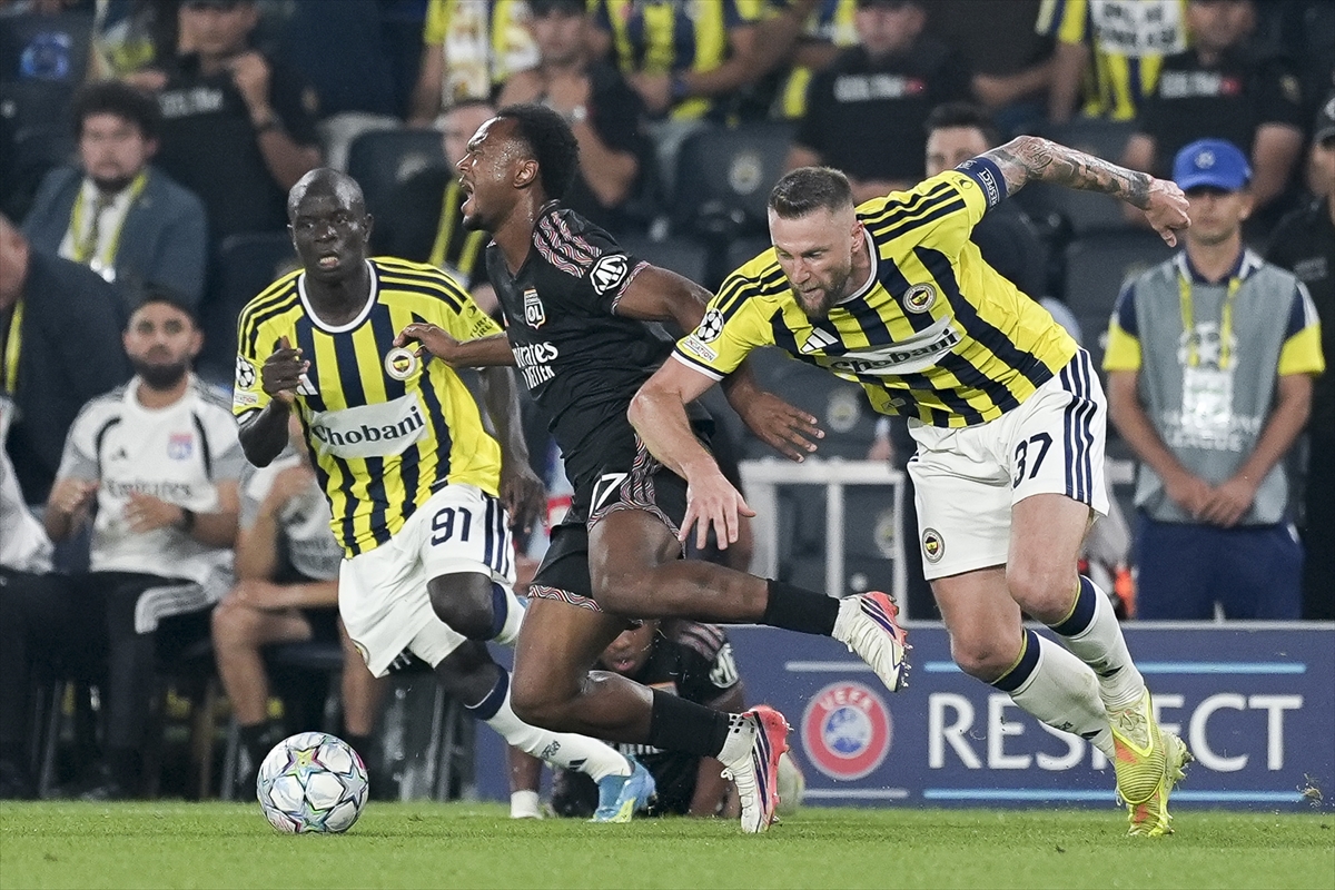 Fenerbahçe, Lyon karşısında ilk yarıyı geride kapattı