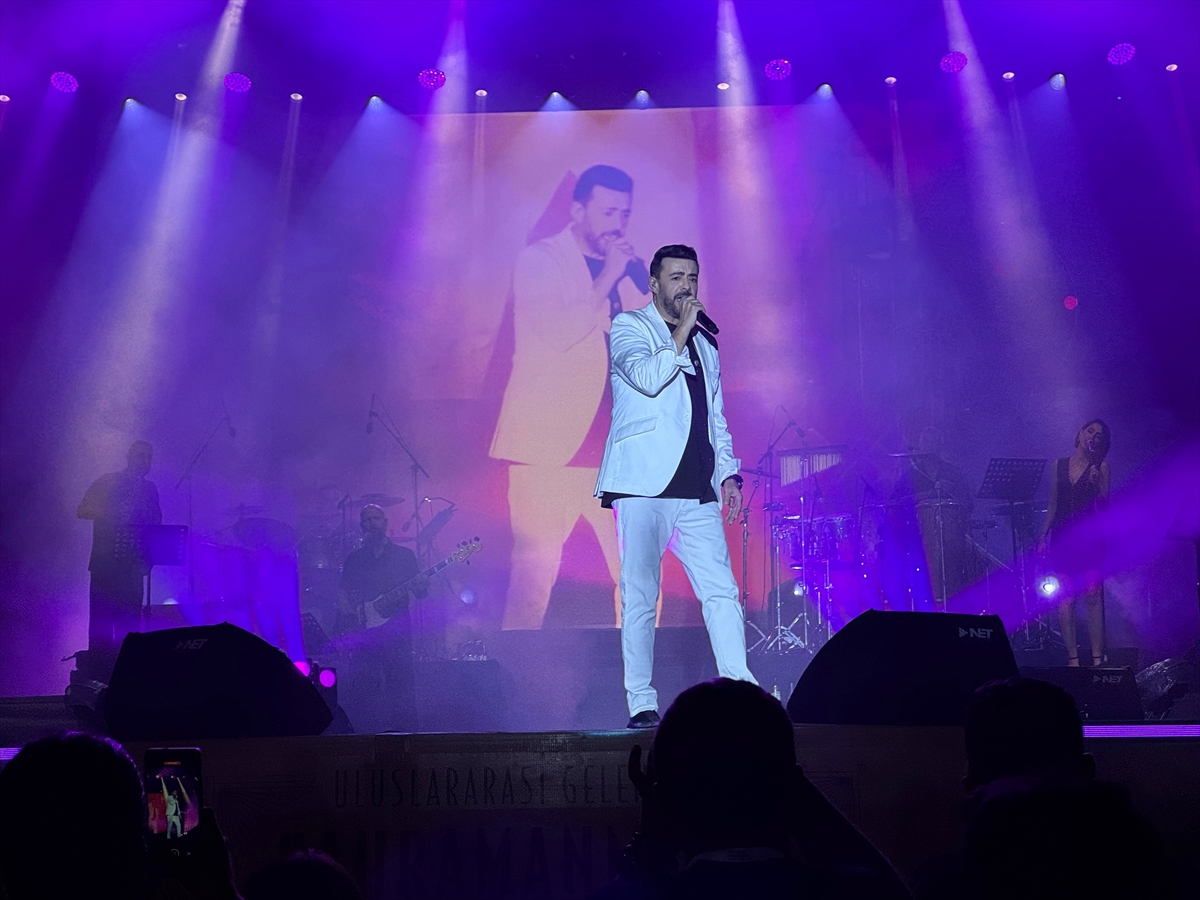 Burak Kut, Kahramanmaraş'taki fuarda hayranlarıyla buluştu