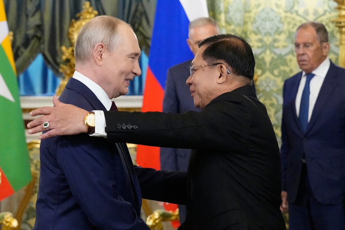 Putin ve Hlaing Moskova'da buluştu: 12 stratejik anlaşma imzalandı