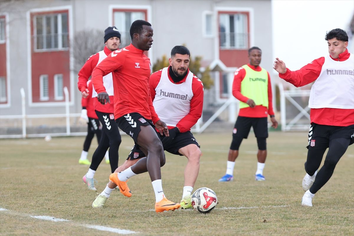 Sivasspor, Manisa FK maçı için antrenmanlara başladı