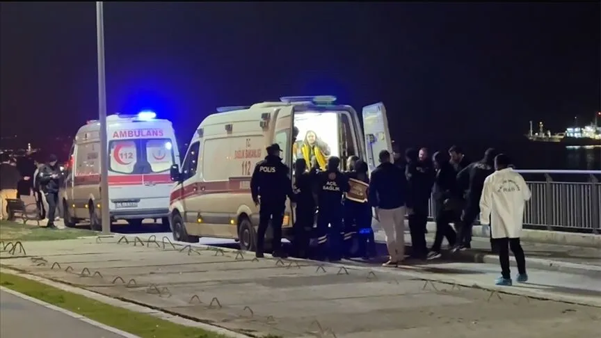 Zeytinburnu açıklarında gemide panik! 4 kişi hastaneye kaldırıldı