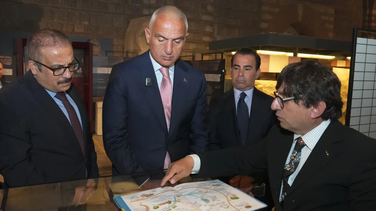 Bakan Ersoy, Hitit İmparatorluğu'nun izlerini taşıyan Yalburt sergisini ziyaret etti