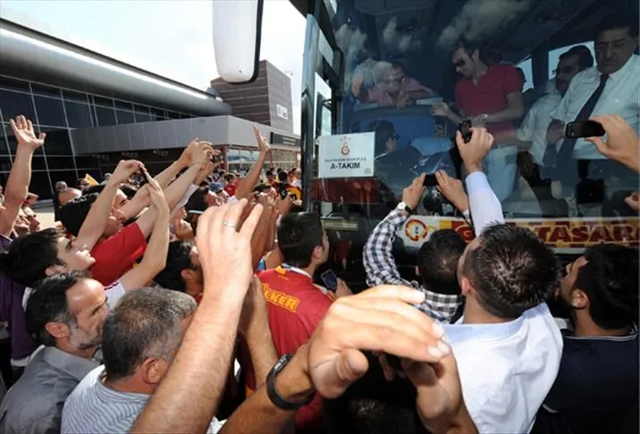Galatasaray, Erzurum'a indi: Taraftar coşkuyla karşıladı
