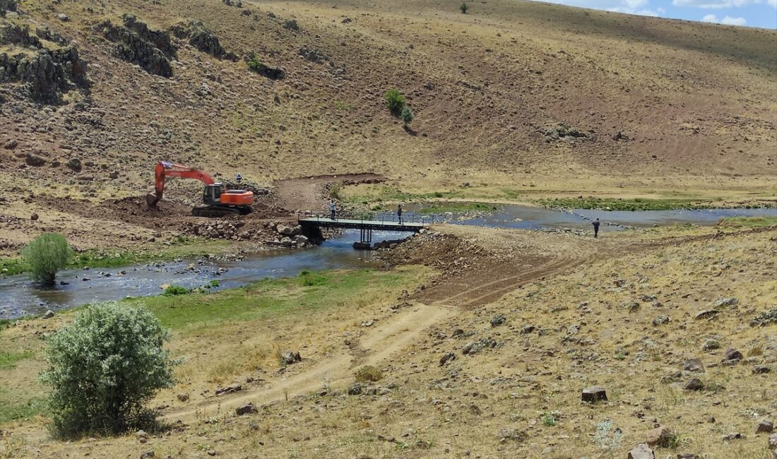 Yeni köprü sayesinde besiciler hayvanlarıyla daha hızlı geçiş yapacak