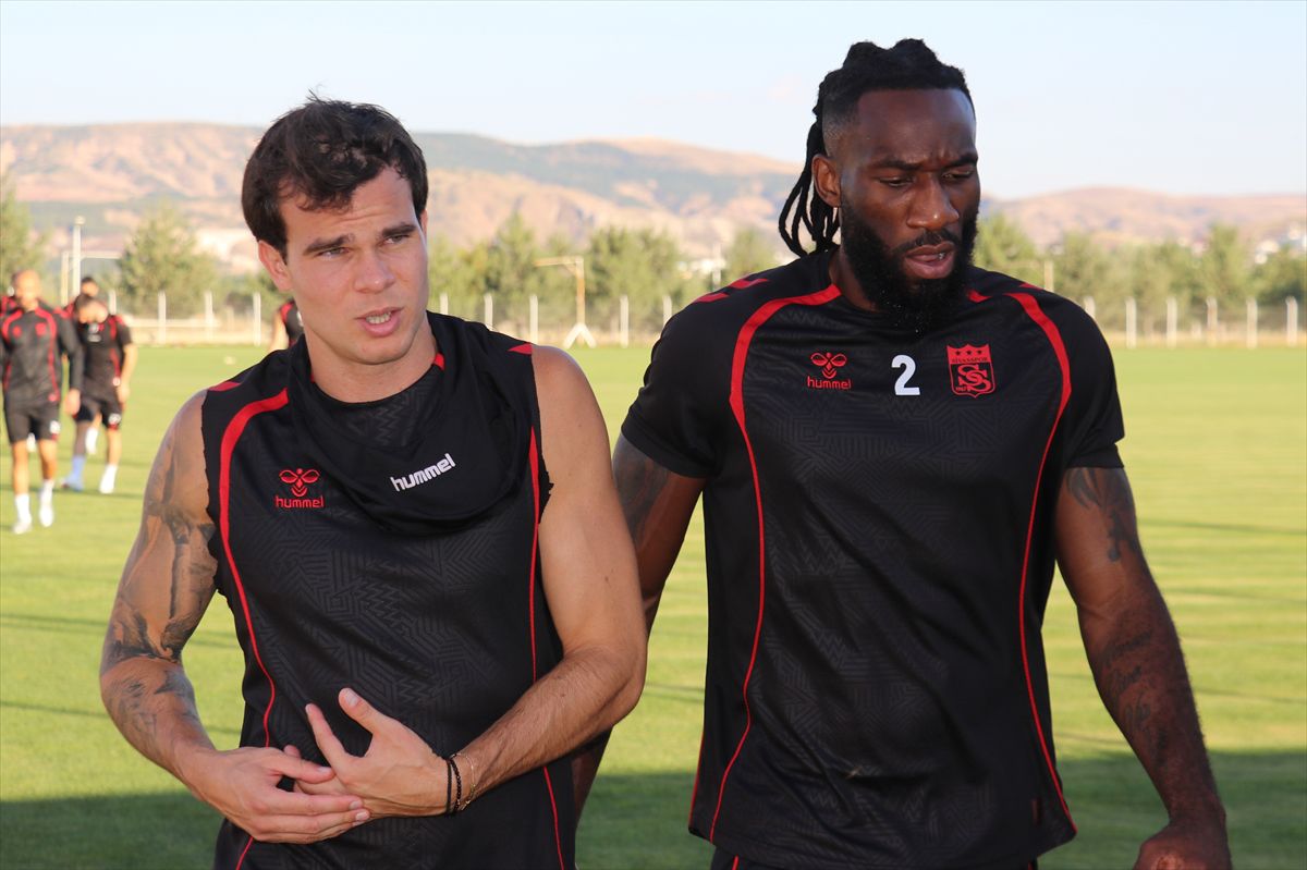 Sivasspor'un iki futbolcusuna Süper Lig'den transfer teklifi var
