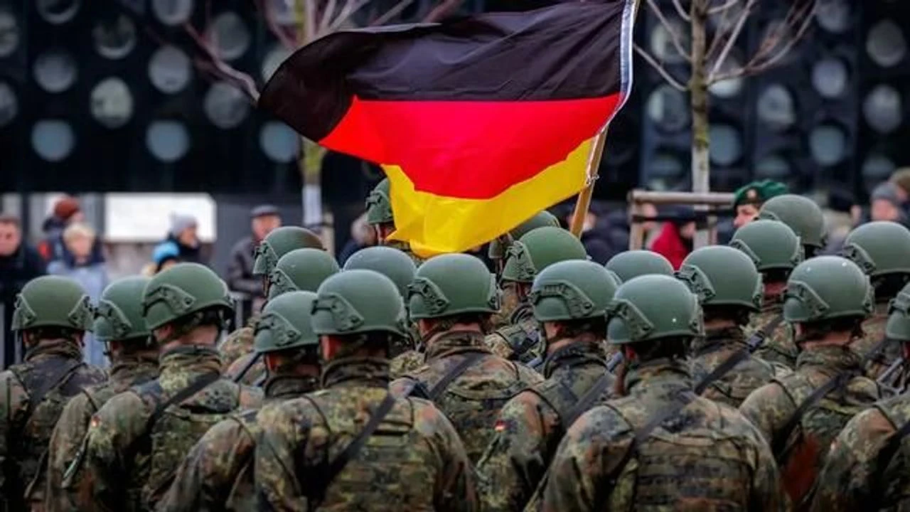 Berlin'de döner ambalajlarıyla gençler askeri kariyere davet ediliyor