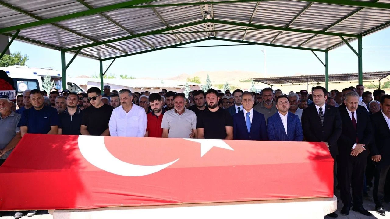 Trafik kazasında hayatını kaybeden Bülbül gözyaşlarıyla uğurlandı