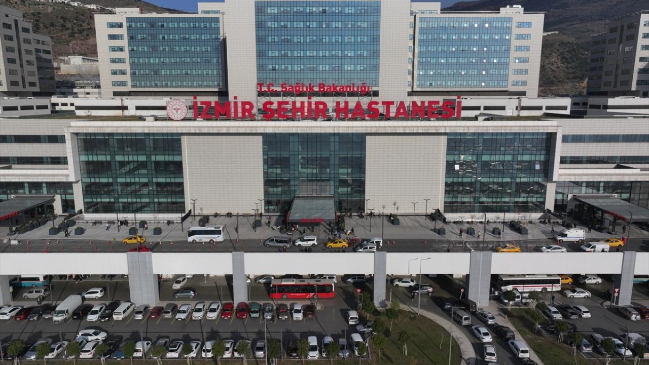 Memişoğlu, İzmir'e 1800 yataklı yeni hastane müjdesi verdi
