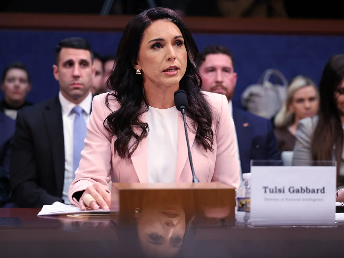 Eşinin kanser tedavisine odaklanan Gabbard, görevini bıraktı