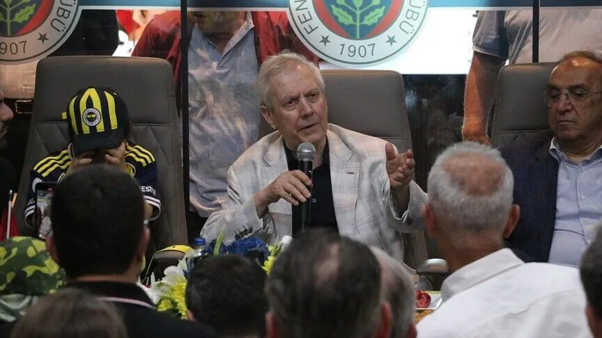 Fenerbahçe Başkanı Yıldırım futbol takımını motive etti