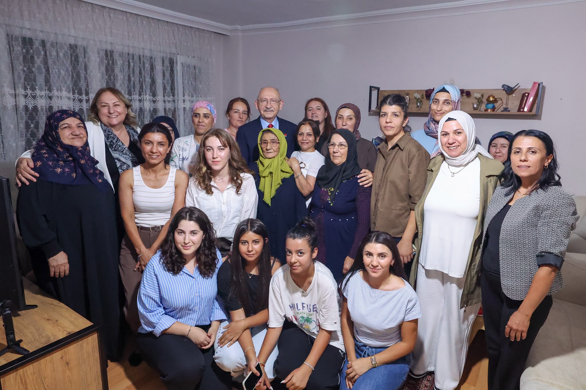 CHP Sincan’da gündelikçi kadınların kapısını çaldı: Bu yük böyle taşınmaz