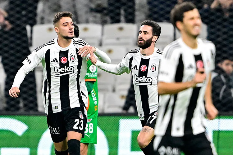 Beşiktaş Alanya'ya indi: Taraftarlardan coşkulu karşılama