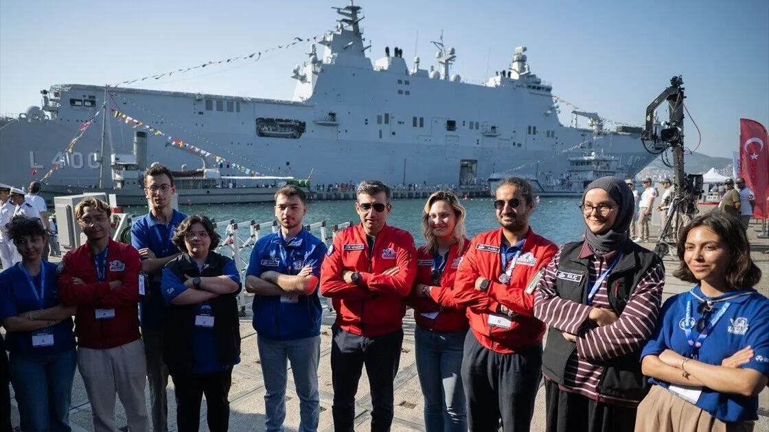 TEKNOFEST Mavi Vatan'da Bayraktar, komandolarla bir araya geldi