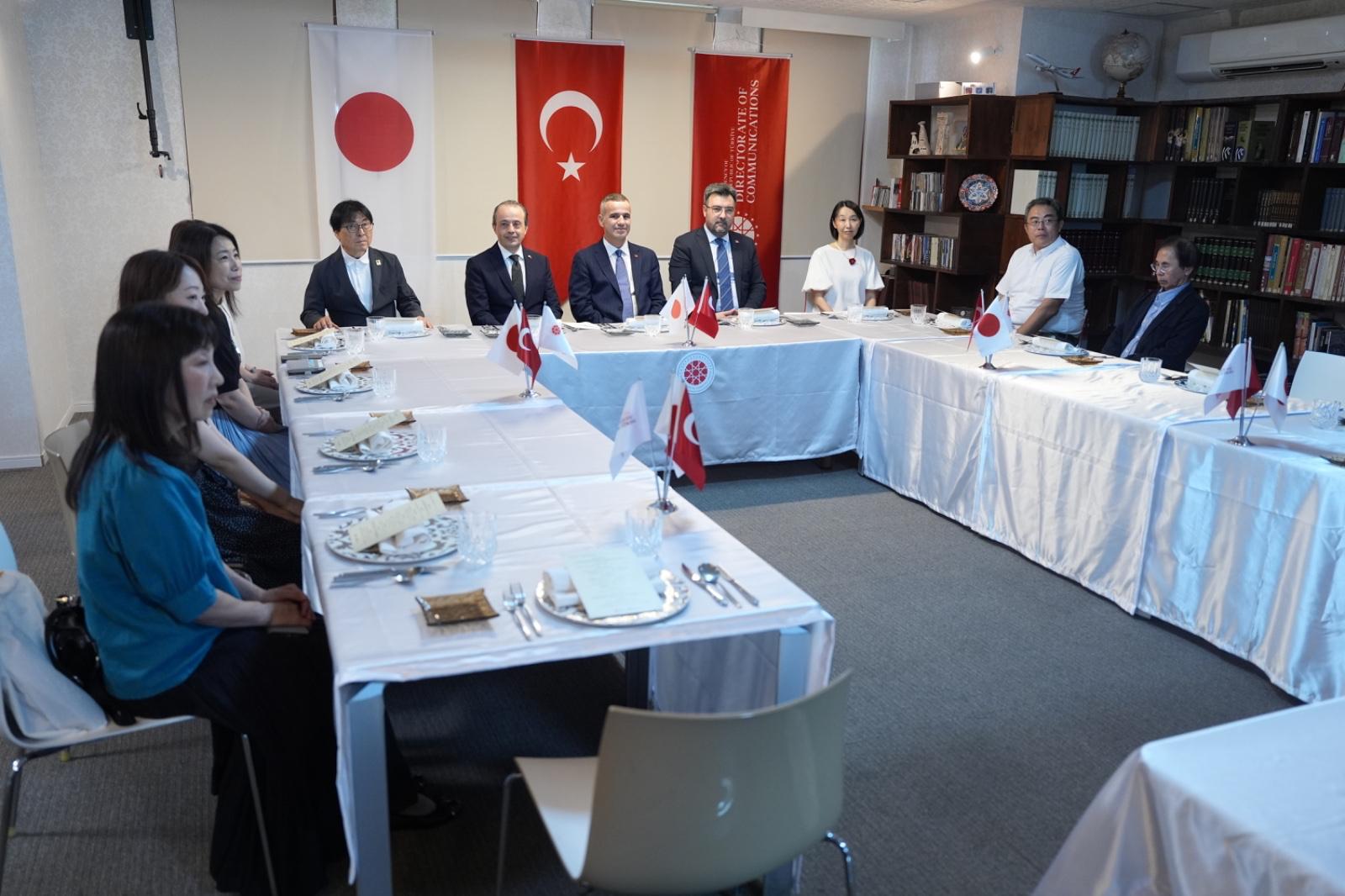 Türk şef Mehmet Dikmen, yemekleriyle Tokyo'da şölen sundu