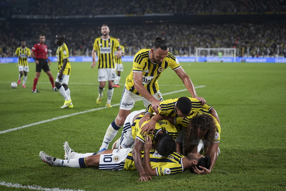 Fenerbahçe'nin Konyaspor karşısında 3-1'le yüzü güldü