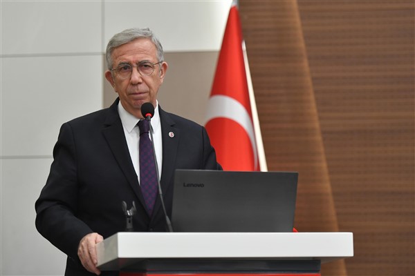 Mansur Yavaş’tan Hüseyingazi yangını açıklaması: "47 araç, 148 personel sahada"
