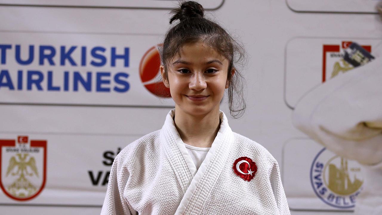 12 sporcu ile Türkiye, judo şampiyonasında mücadele etti