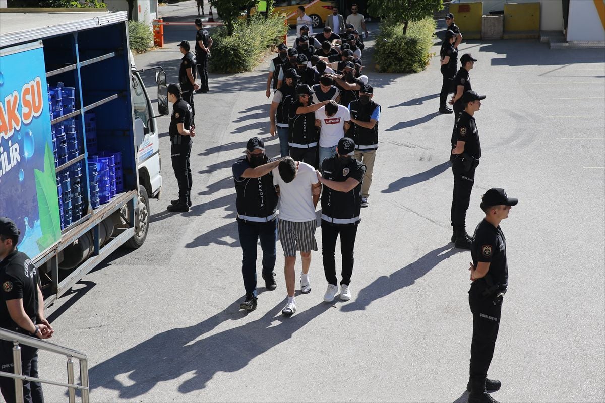 Eskişehir'de uyuşturucu baskınında 147 bin hap bulundu