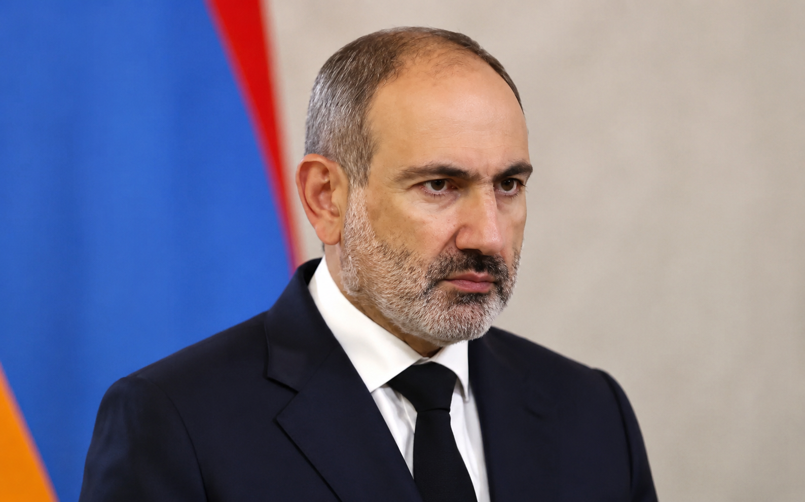 Paşinyan'dan çağrı: Demir yolları üçüncü ülkeye devredilsin