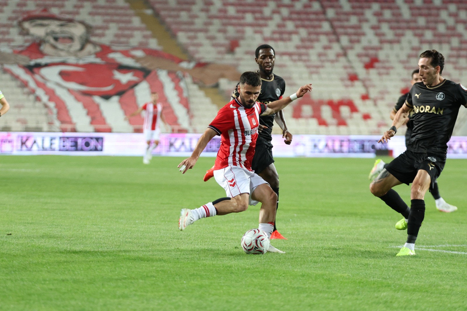 Sivasspor öne geçti, Manisa FK pes etmedi! Sivas’ta kazanan çıkmadı